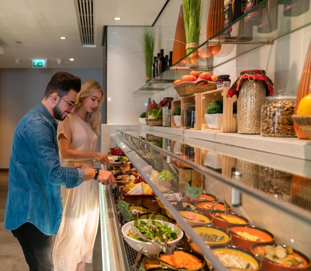 Centro Al Manhal By Rotana Hotel Абу Даби Екстериор снимка