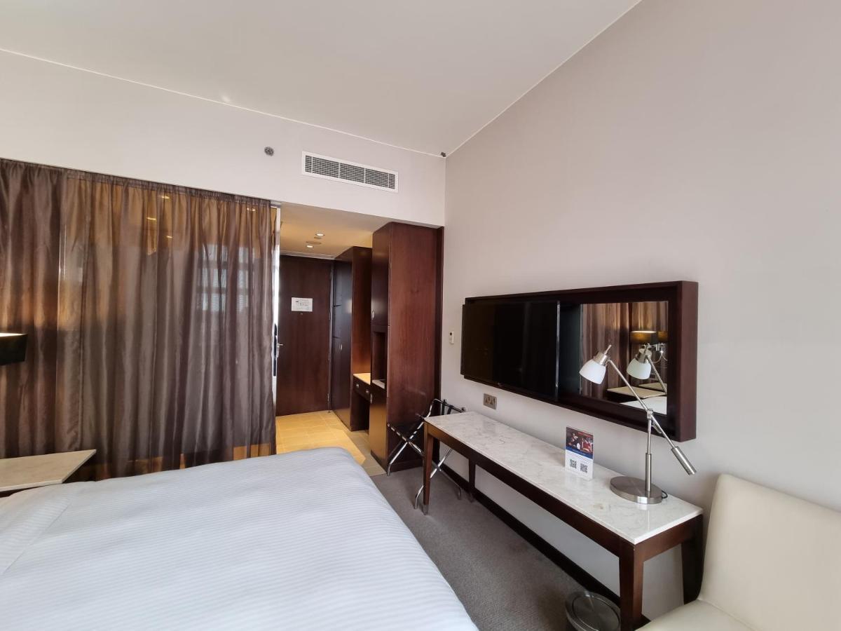 Centro Al Manhal By Rotana Hotel Абу Даби Екстериор снимка