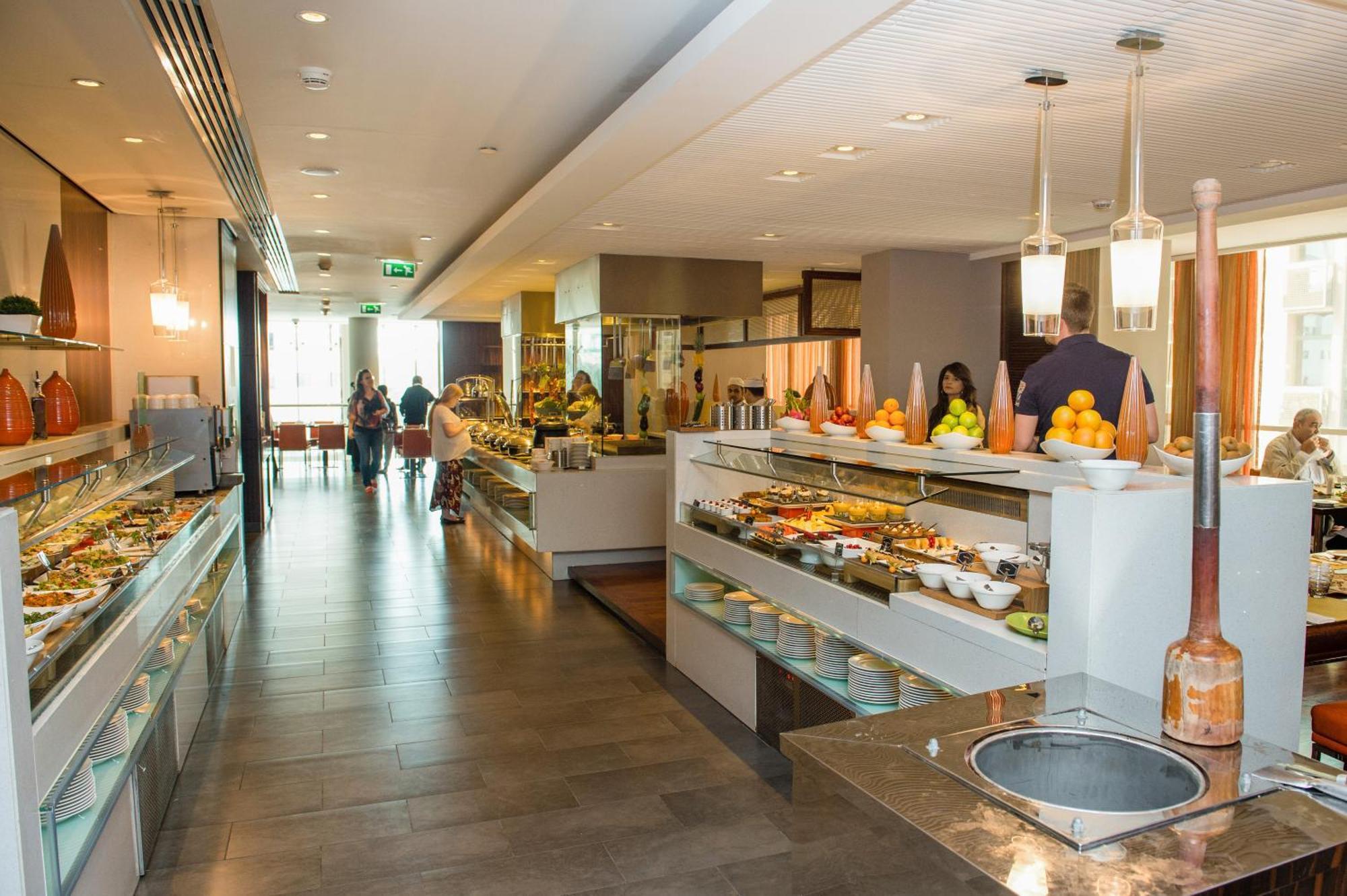 Centro Al Manhal By Rotana Hotel Абу Даби Екстериор снимка