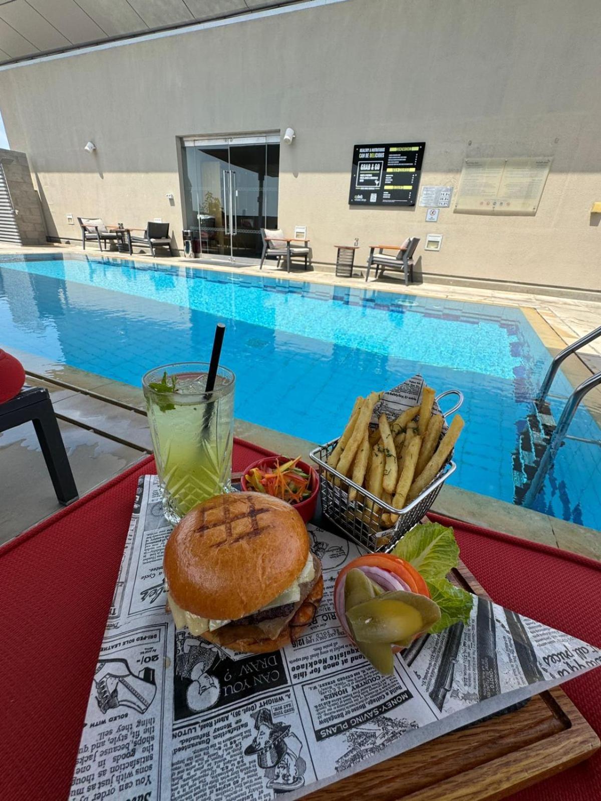 Centro Al Manhal By Rotana Hotel Абу Даби Екстериор снимка