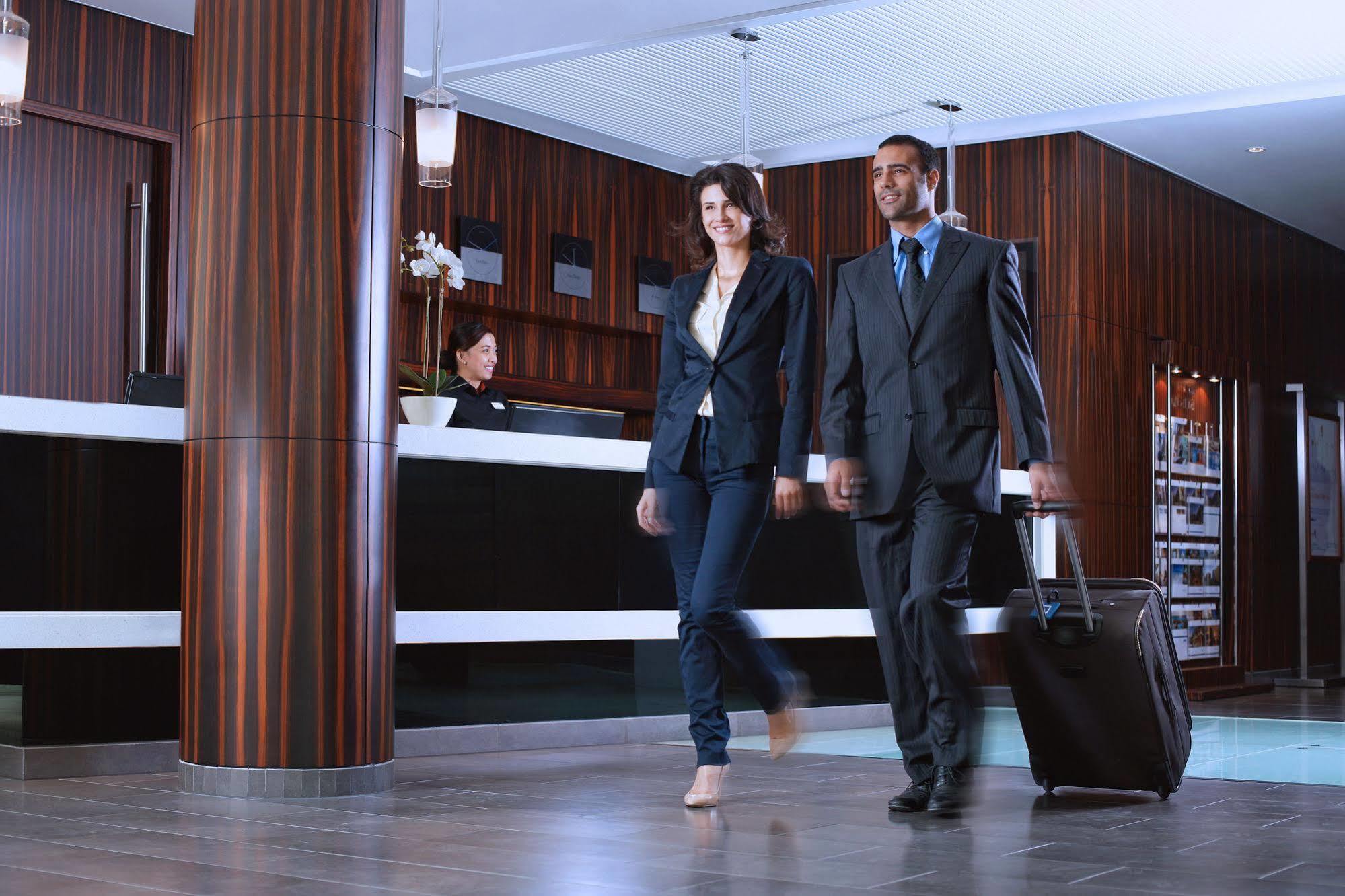 Centro Al Manhal By Rotana Hotel Абу Даби Интериор снимка